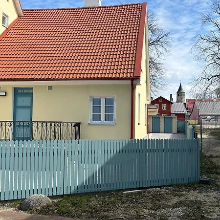 Old Town Apartment *